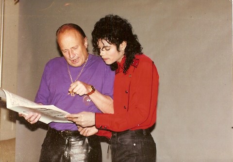 http://www.francoisglorieux.com/photos/jackson/lg/FG%20with%20Michael%20Jackson%205.jpg