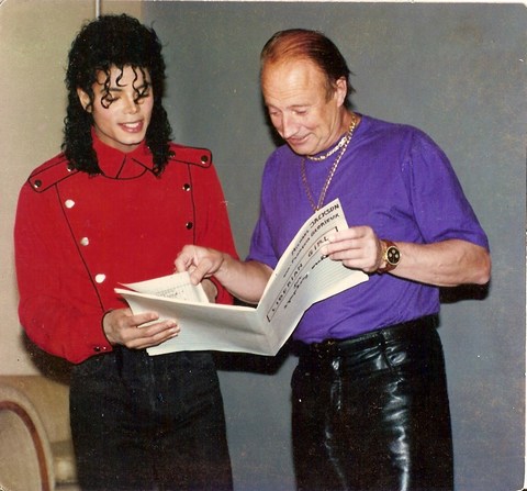 http://www.francoisglorieux.com/photos/jackson/lg/FG%20with%20Michael%20Jackson%208.jpg