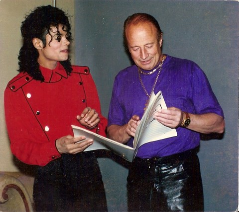 http://www.francoisglorieux.com/photos/jackson/lg/FG%20with%20Michael%20Jackson%209.jpg