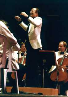 Francois Glorieux conducting.
